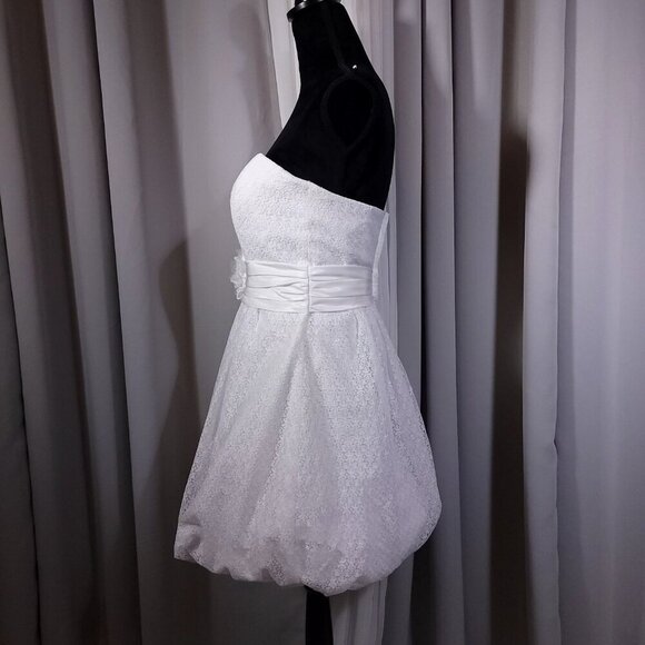 David's Bridal Galina Short and Strapless Bubble Hem White Formal Dress Size 10 - Picture 3 of 11